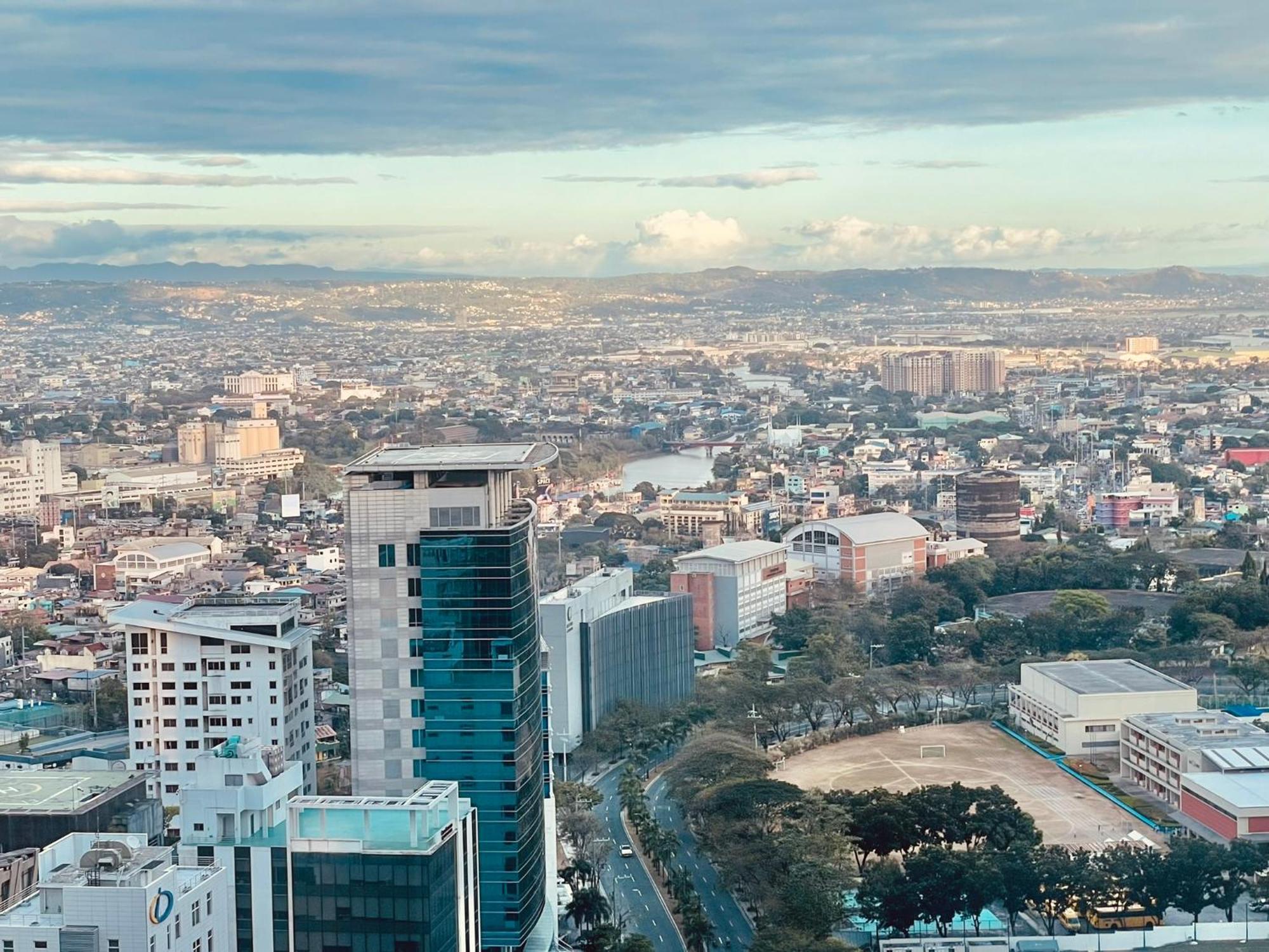 Uptown Parksuites Bgc Тагиг Экстерьер фото