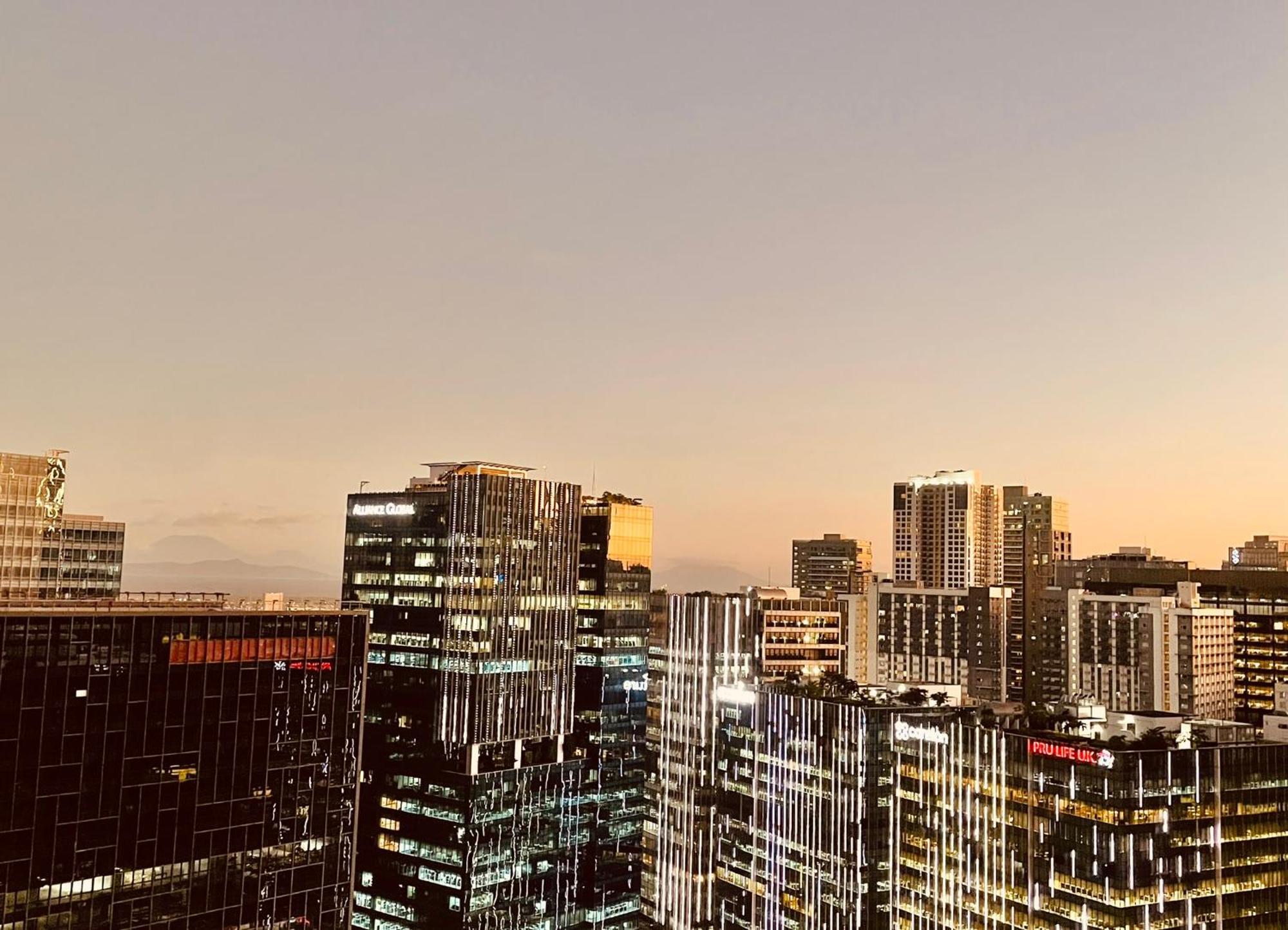 Uptown Parksuites Bgc Тагиг Экстерьер фото
