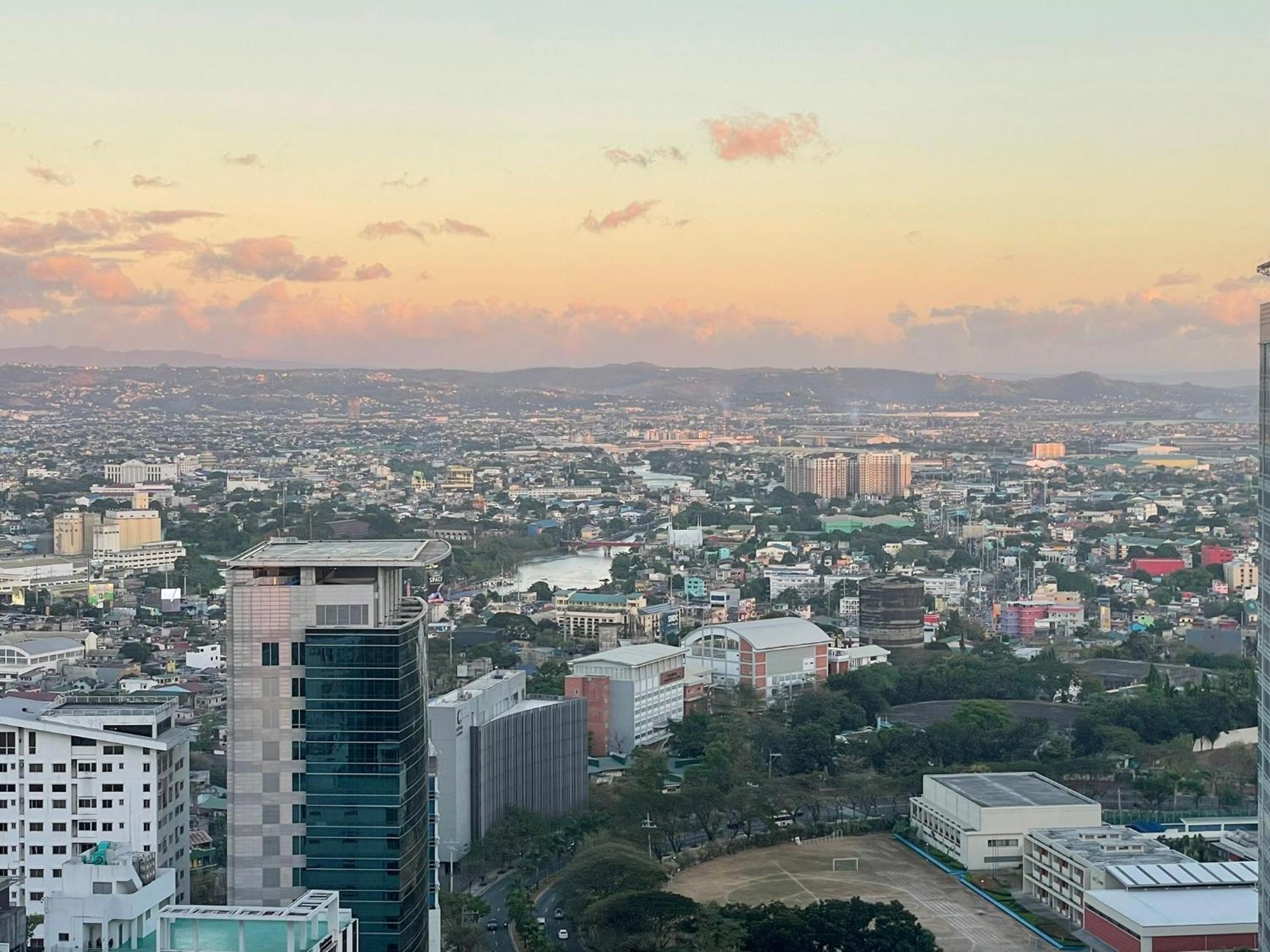 Uptown Parksuites Bgc Тагиг Экстерьер фото