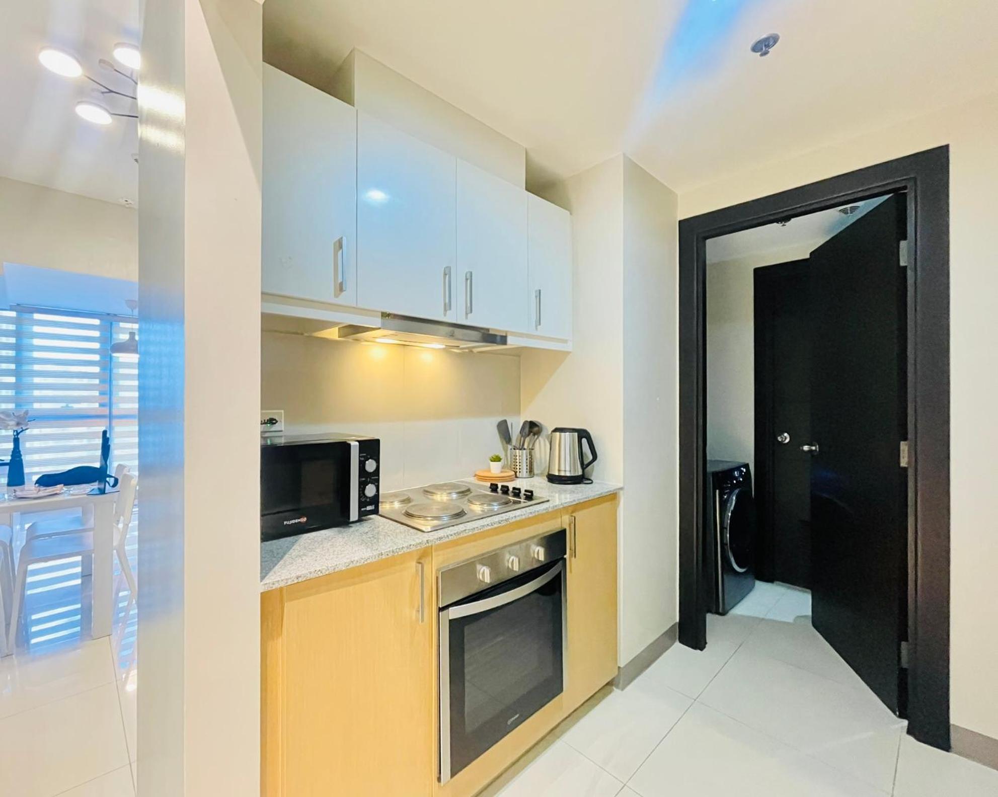 Uptown Parksuites Bgc Тагиг Экстерьер фото