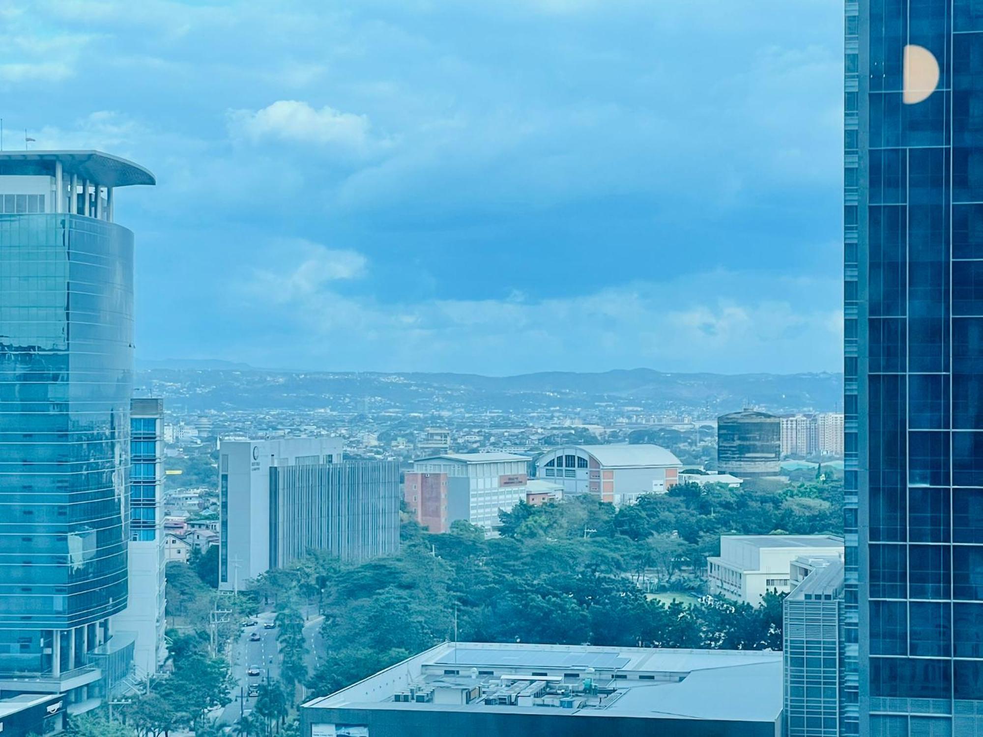 Uptown Parksuites Bgc Тагиг Экстерьер фото